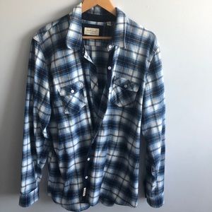 Weatherproof Vintage blue plaid button down shirt
